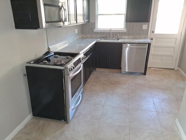 Photo - 2319 Glengariff Dr