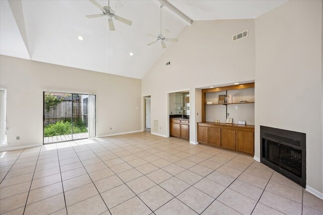Photo - 8018 Cobblefield Ln