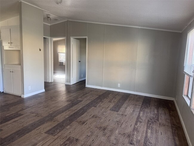 Photo - 934 Queenswood St