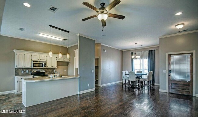 Photo - 121 Millhouse Drive