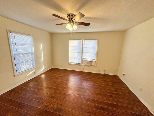 Photo - 1326 W Shepherd St Unit 1328