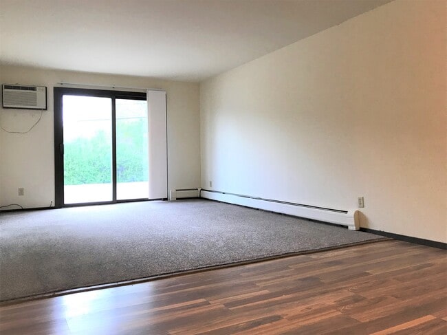 Living, DIning, to Balcony/Patio - 4510 Thurston Ln