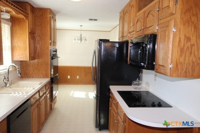 Photo - 1606 Hughes Ave