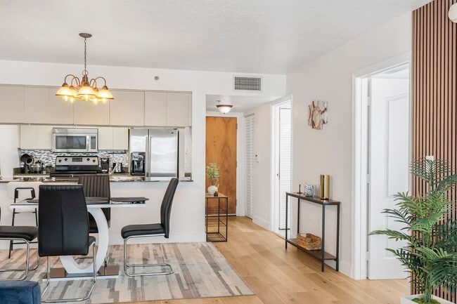 Photo - 1 SE 12th St Unit FL15-ID1256813P