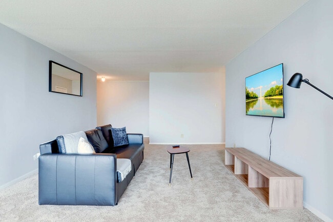 Photo - 2111 Richmond Hwy Unit FL9-ID1022400P