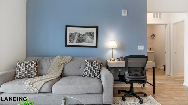 Building Photo - 4355 Tapestry Headwaters Dr Unit 4320-204