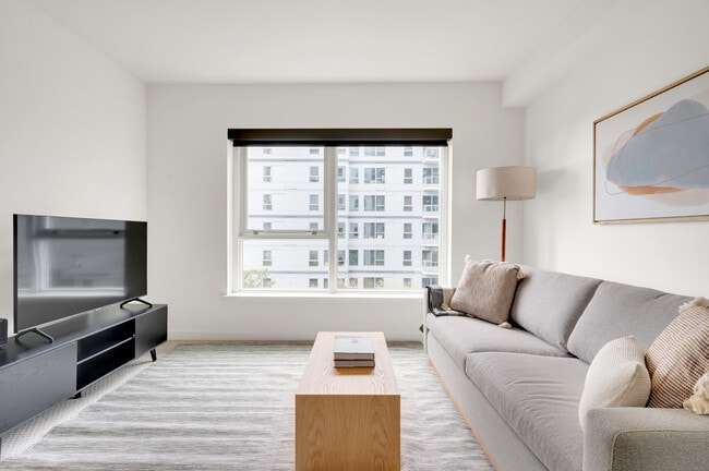 Building Photo - 10351 NE 10th St Unit FL6-ID973