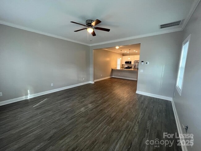 Photo - 1086 20th St NE