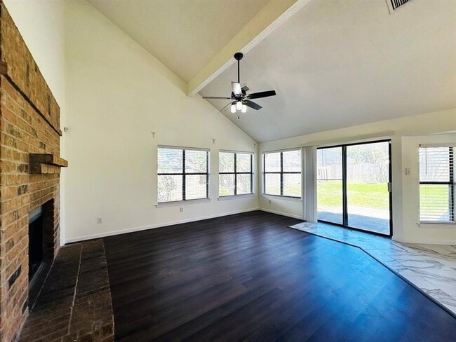 Photo - 306 Applewood Dr