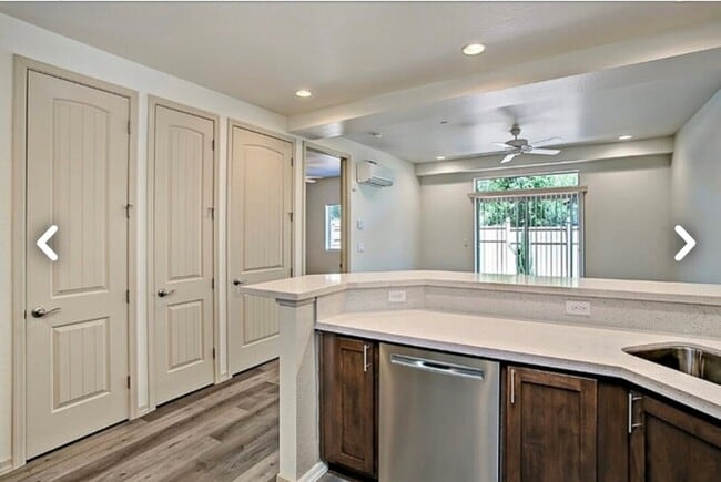 Photo - 836 Valley St