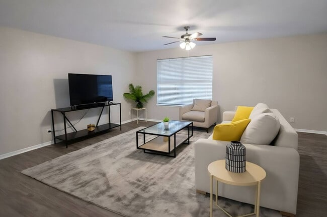 Building Photo - 3013 Northridge Dr Unit SI FL1-ID1579213P