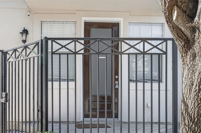 Photo - 105 Detering St