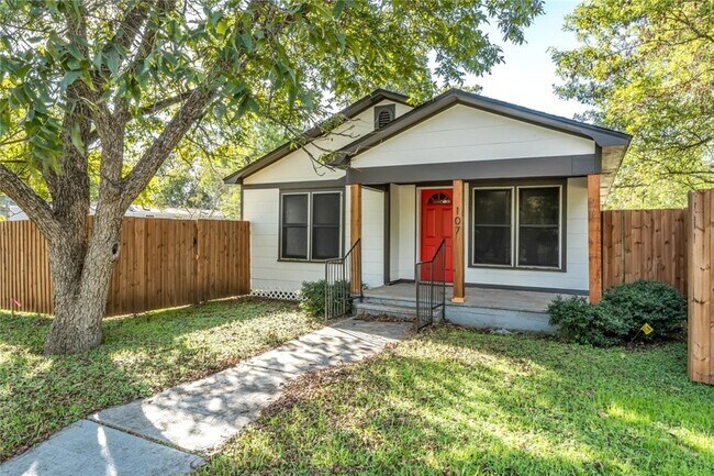 Photo - 107 N Banks St