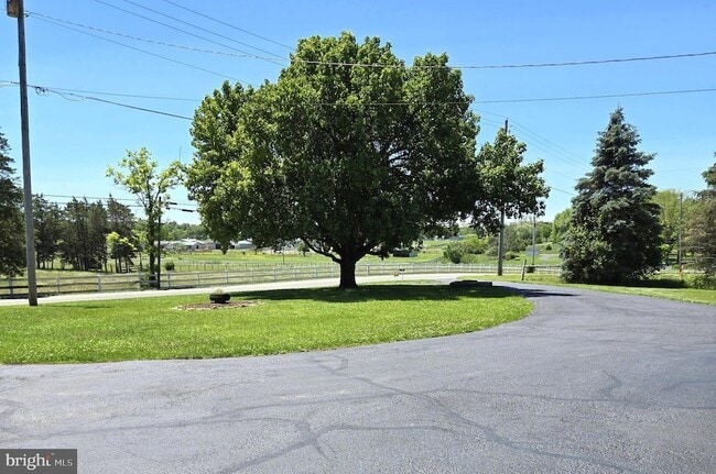 Photo - 8293 Leetown Rd