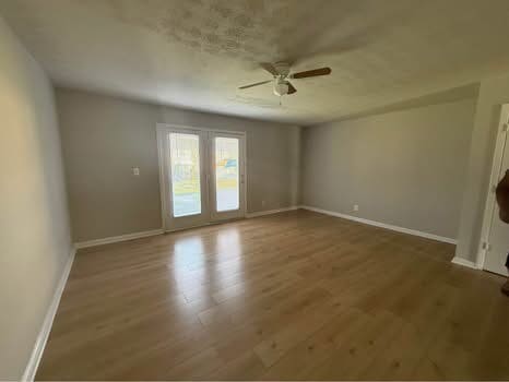 Photo - Colonial Square