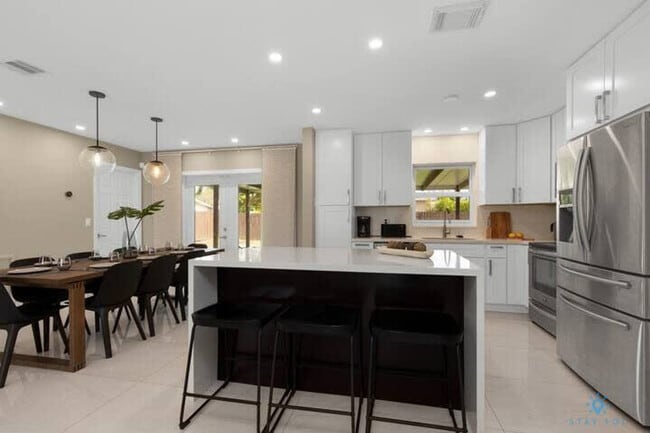 Photo - 220 NE 10th Ave Unit ID1227318P