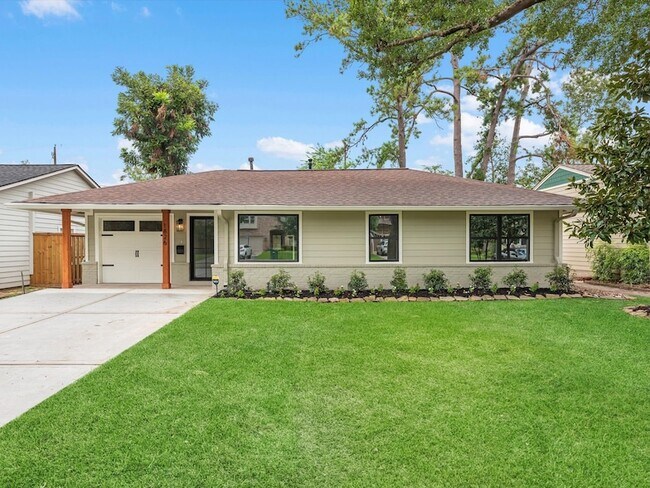 Photo - 1826 Woodcrest Dr