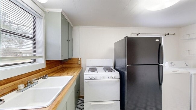 Photo - 303 Montclair Ave