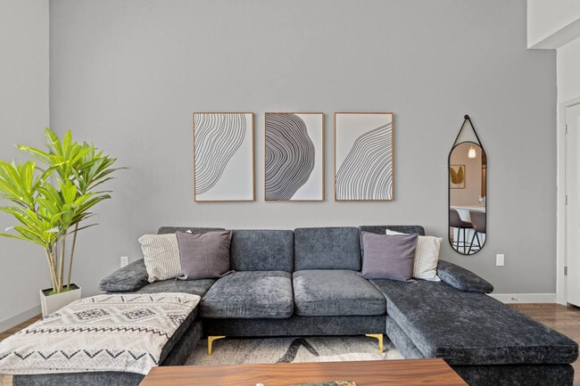 Photo - 711 W Broadway Rd Unit ID1366982P