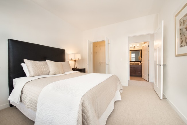 Wells Street Station Apartments Bedroom - Wells Street Station