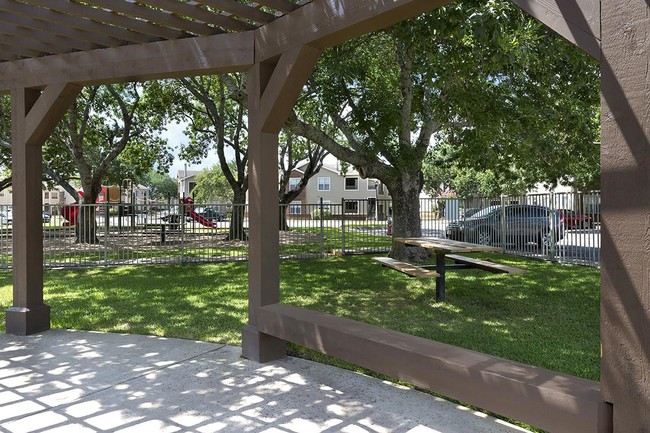 Photo - Foxfire Apartments