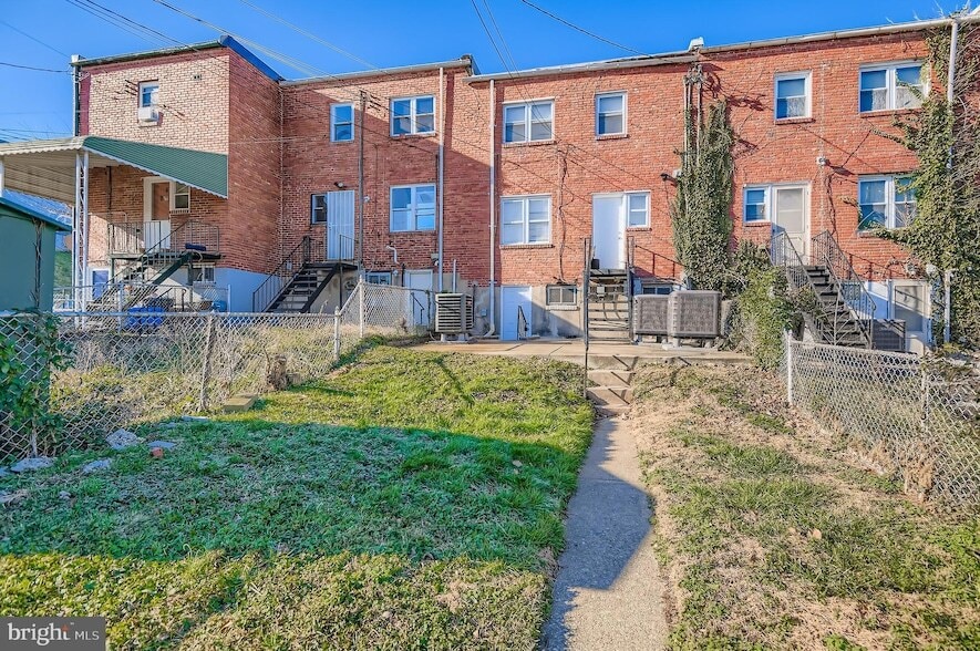 Photo - 1405 N Decker Ave Unit 2