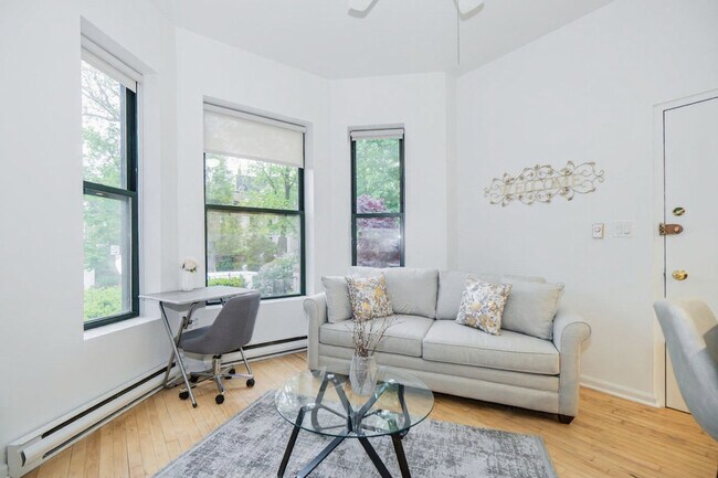 Photo - 2544 N Burling St Unit ID1319106P