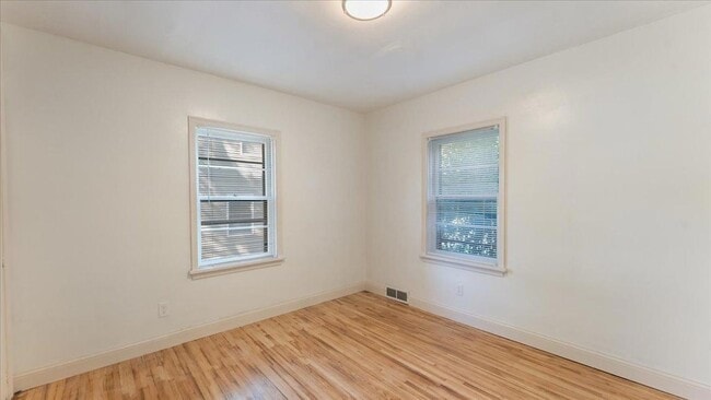 Photo - 828 15th St SW