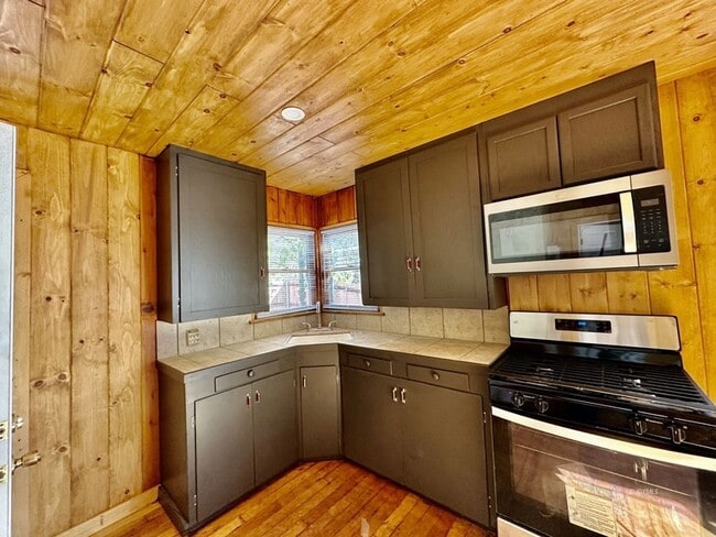 Photo - 54365 Pine Crest Ave