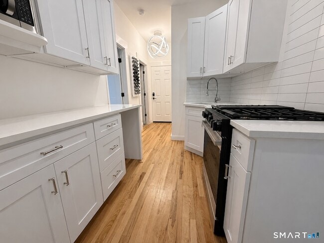 Photo - 492 Lombard St