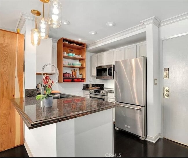 Photo - 750 Kings Rd Unit 325