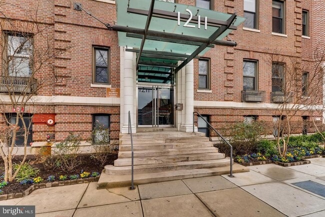 Building Photo - 1211 Light St Unit 108