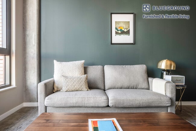 Photo - 939 W Washington Blvd Unit FL14-ID274