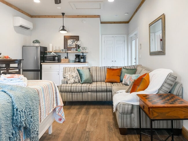 Building Photo - 4421 Luke Ave Unit ID1285889P