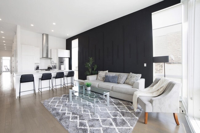 Building Photo - 2048 W Chicago Ave Unit ID1244903P