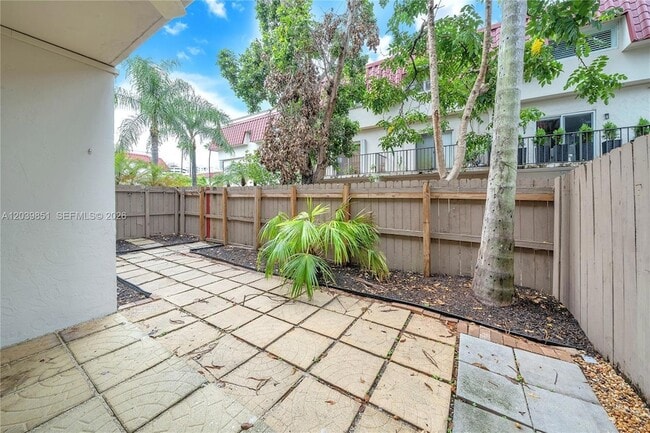 Building Photo - 8650 SW 67th Ave Unit 1010