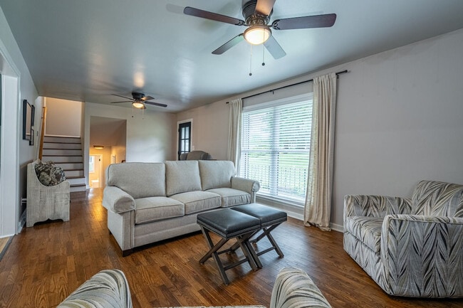 Building Photo - 236 Pioneer Trail Unit SI ID1272825P