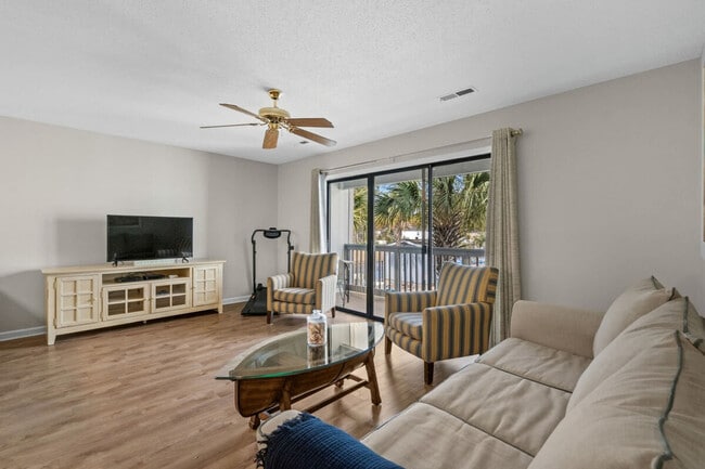 Building Photo - 76 S Reindeer Rd Unit SI ID1329032P