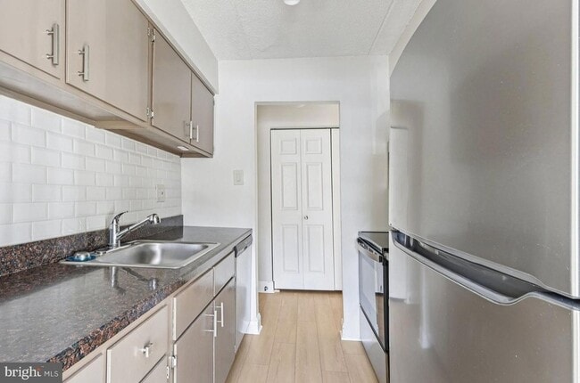Photo - 280 Bridgewater Rd Unit F8
