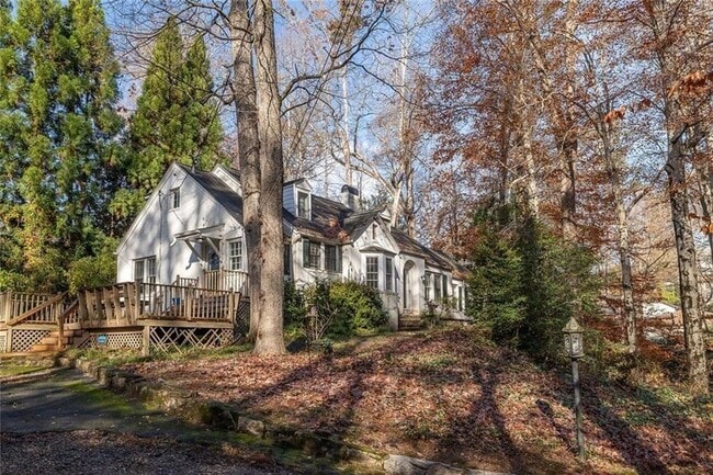 Photo - 444 Burlington Rd NE