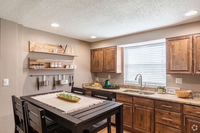 1BD 1B - 600 Sq Ft - The District