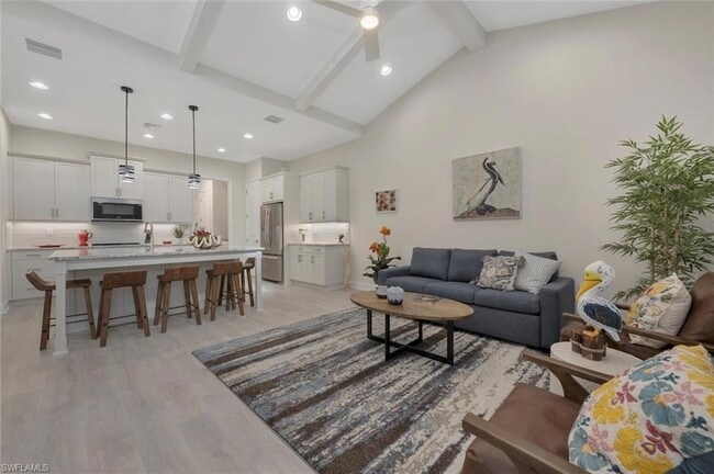 Building Photo - 7239 Saona Ct