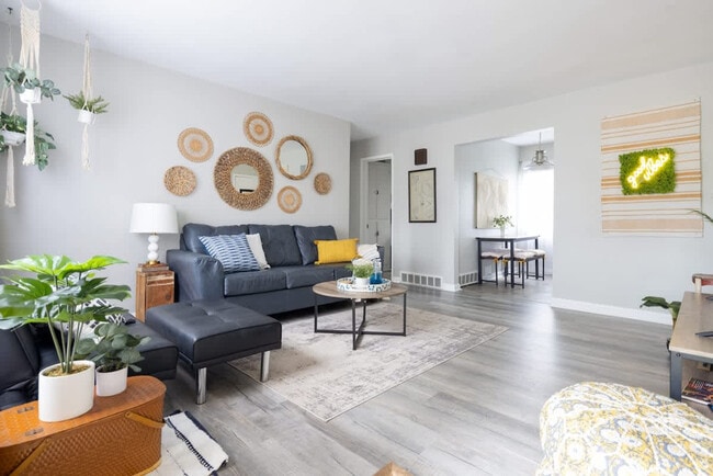 Building Photo - 19229 Pierce Dr Unit SI ID1496135P