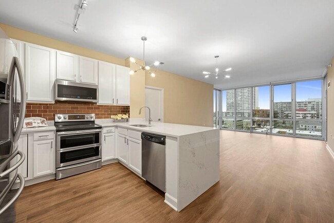 Photo - 1629 S Prairie Ave Unit 809