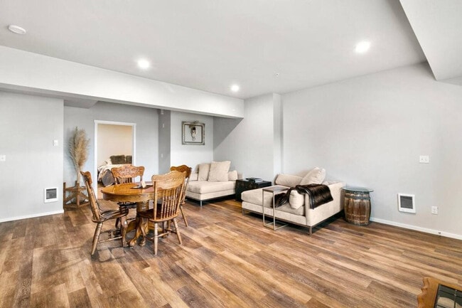 Photo - 624 E 32nd St Unit ID1296633P