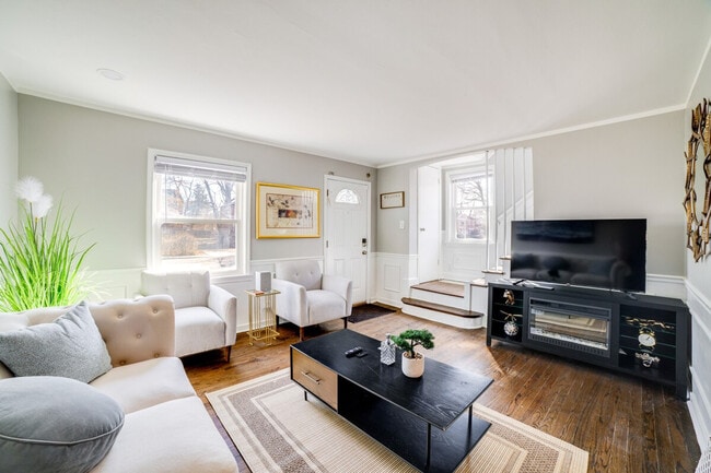 Photo - 9828 S Yates Blvd Unit ID1306462P