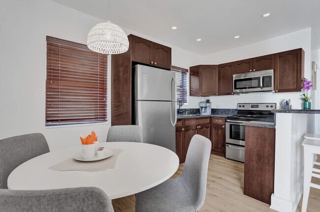 Photo - 333 Walnut St Unit ID1312659P