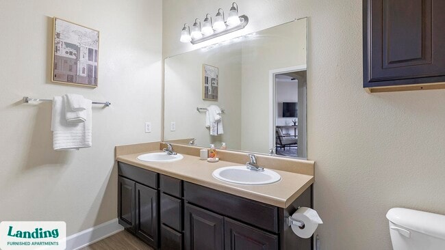 Building Photo - 6101 N Riverside Dr Unit 5-530.1411212