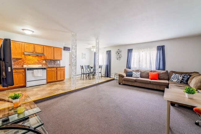 Building Photo - 18732 Dix Toledo Rd Unit ID1239440P