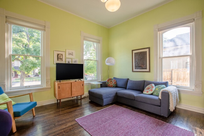 Building Photo - 425 2nd Ave Unit ID1249829P